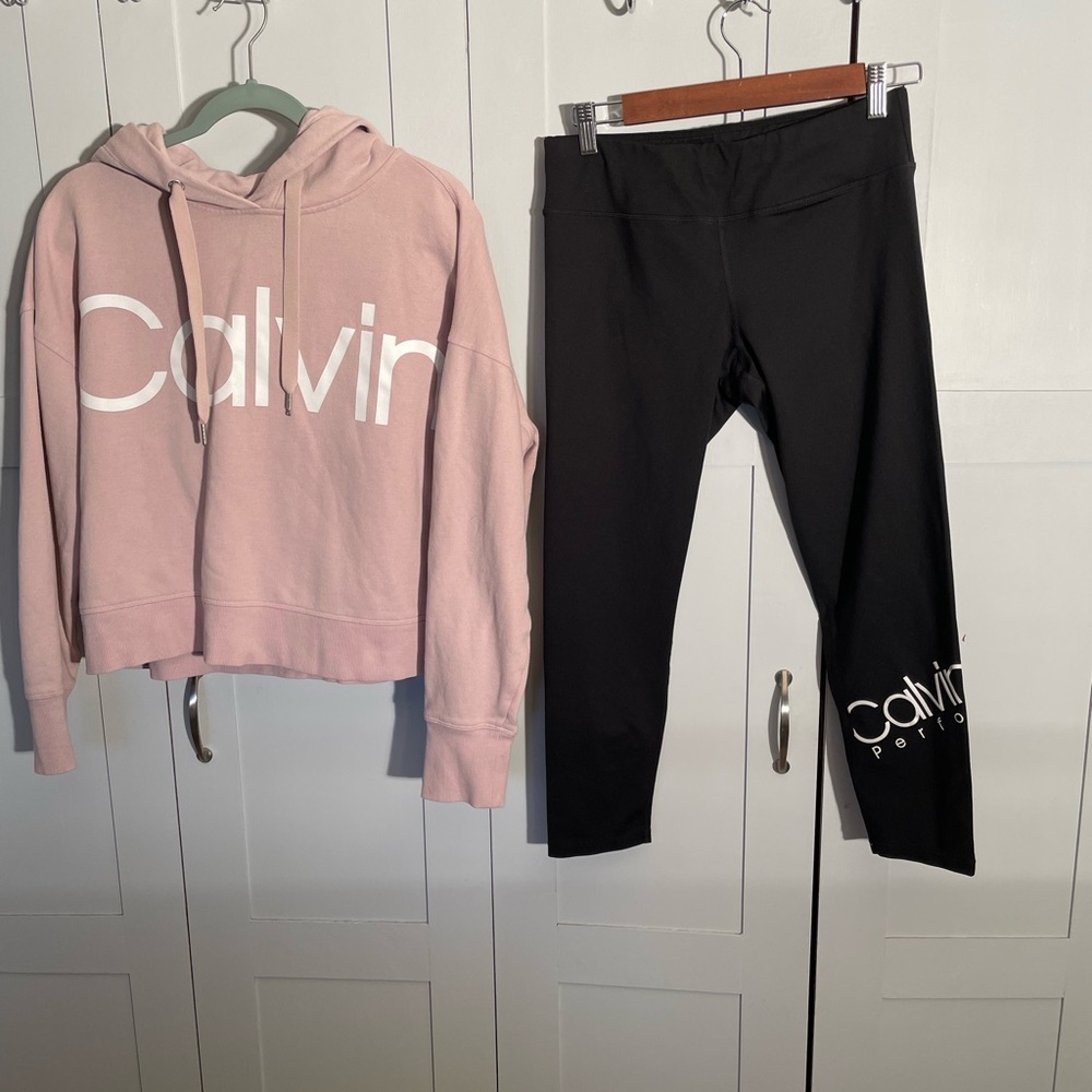 Bundle Calvin Klein Performace sweatshirt and leggings .